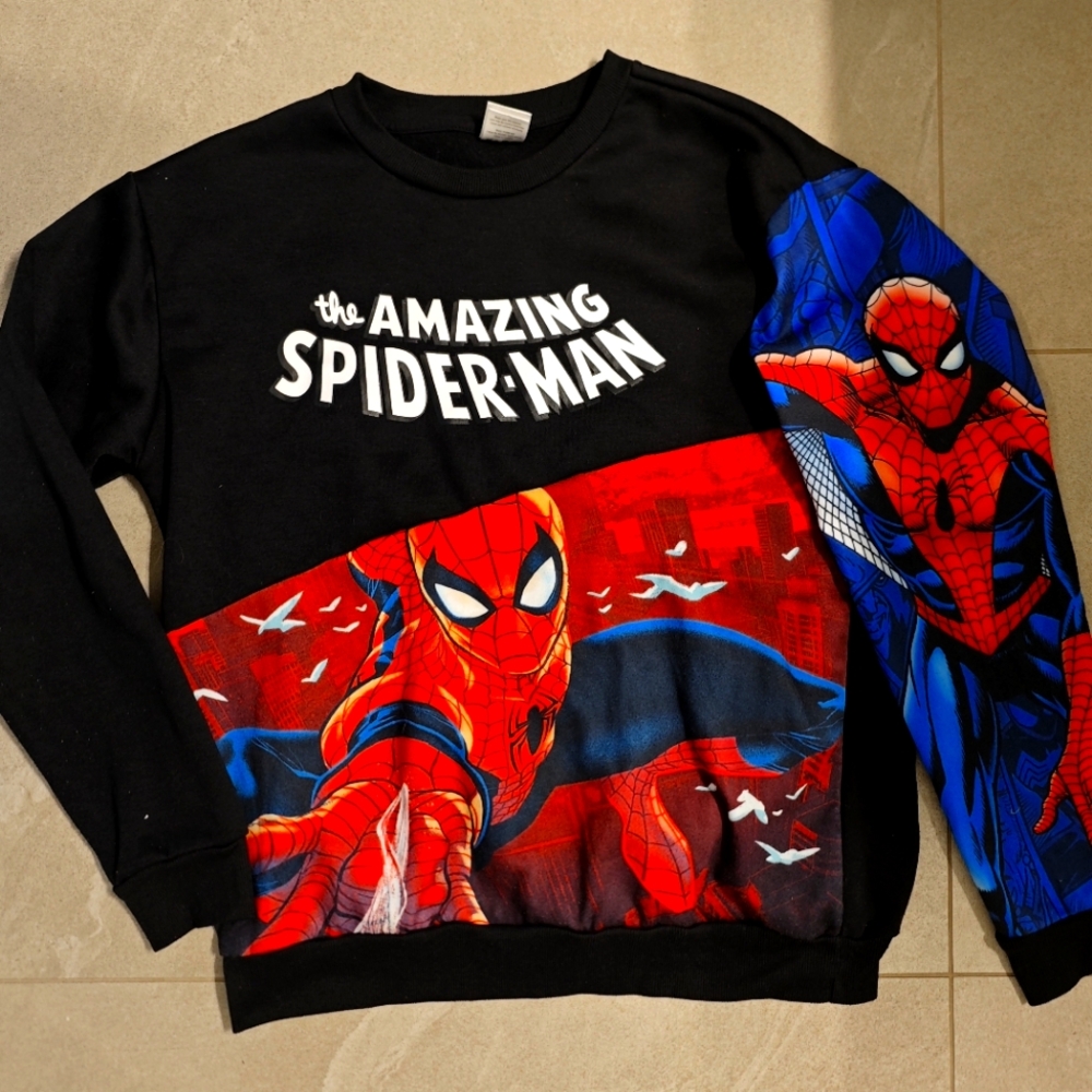 The amazing spider man crew neck from marvel  See Photos for P2P And Length